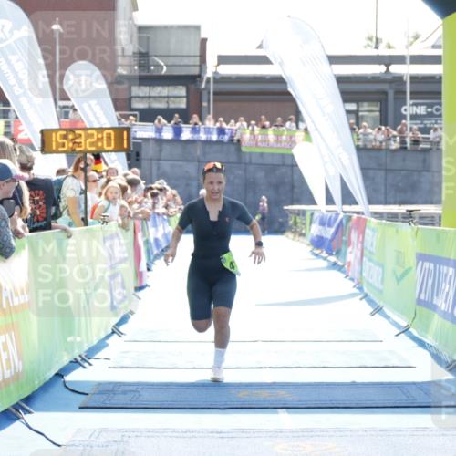 10.08.2025 - GEWOBA Citytriathlon Bremen H.Heesch http://msf.ph/oto/8556817 10.08.2025 15:32:05 Ziel 411, 461 meine-sportfotos.de