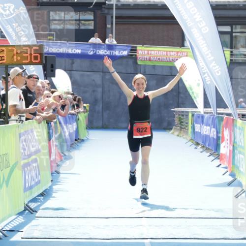 10.08.2025 - GEWOBA Citytriathlon Bremen H.Heesch http://msf.ph/oto/8556820 10.08.2025 14:37:40 Ziel 922 meine-sportfotos.de