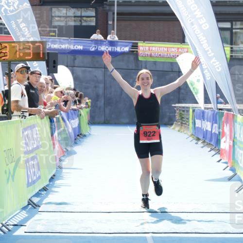 10.08.2025 - GEWOBA Citytriathlon Bremen H.Heesch http://msf.ph/oto/8556824 10.08.2025 14:37:41 Ziel 922 meine-sportfotos.de