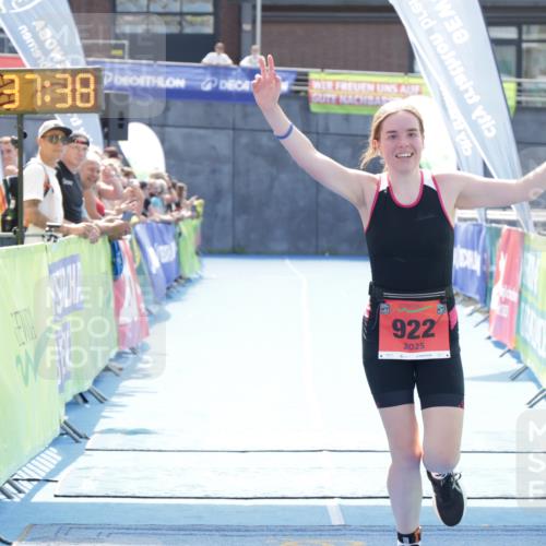 10.08.2025 - GEWOBA Citytriathlon Bremen H.Heesch http://msf.ph/oto/8556832 10.08.2025 14:37:42 Ziel 922 meine-sportfotos.de