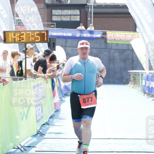 10.08.2025 - GEWOBA Citytriathlon Bremen H.Heesch http://msf.ph/oto/8556837 10.08.2025 14:38:01 Ziel 877 meine-sportfotos.de