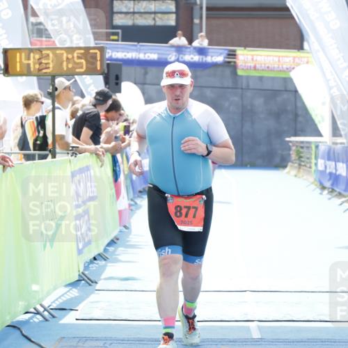 10.08.2025 - GEWOBA Citytriathlon Bremen H.Heesch http://msf.ph/oto/8556839 10.08.2025 14:38:01 Ziel 877 meine-sportfotos.de