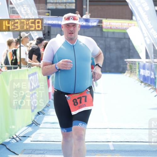 10.08.2025 - GEWOBA Citytriathlon Bremen H.Heesch http://msf.ph/oto/8556844 10.08.2025 14:38:02 Ziel 877, 949 meine-sportfotos.de