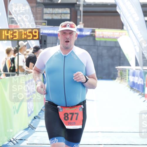 10.08.2025 - GEWOBA Citytriathlon Bremen H.Heesch http://msf.ph/oto/8556846 10.08.2025 14:38:03 Ziel 877, 949 meine-sportfotos.de