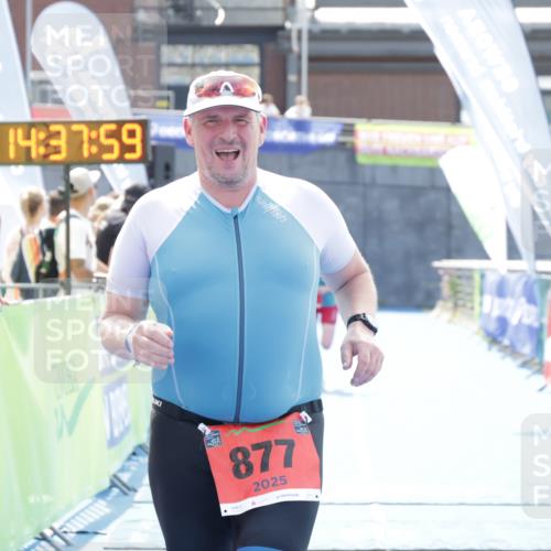 10.08.2025 - GEWOBA Citytriathlon Bremen H.Heesch http://msf.ph/oto/8556848 10.08.2025 14:38:03 Ziel 877, 949 meine-sportfotos.de