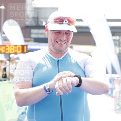 10.08.2025 - GEWOBA Citytriathlon Bremen H.Heesch http://msf.ph/oto/8556852 10.08.2025 14:38:05 Ziel 877, 949 meine-sportfotos.de