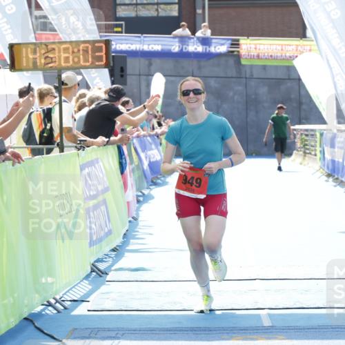 10.08.2025 - GEWOBA Citytriathlon Bremen H.Heesch http://msf.ph/oto/8556853 10.08.2025 14:38:07 Ziel 877, 949 meine-sportfotos.de