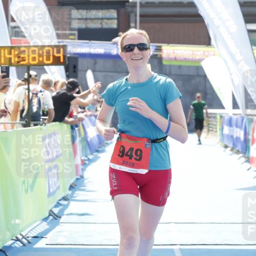 10.08.2025 - GEWOBA Citytriathlon Bremen H.Heesch http://msf.ph/oto/8556861 10.08.2025 14:38:08 Ziel 877, 949 meine-sportfotos.de