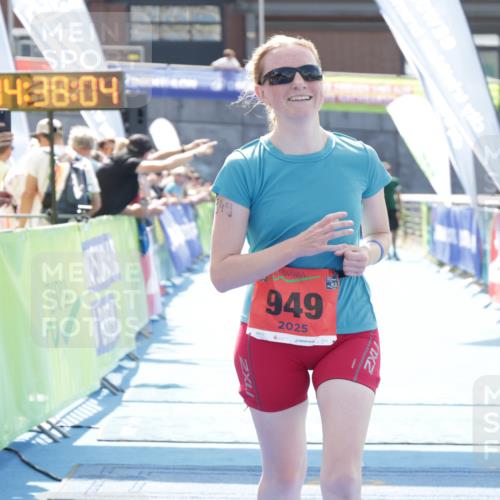 10.08.2025 - GEWOBA Citytriathlon Bremen H.Heesch http://msf.ph/oto/8556863 10.08.2025 14:38:08 Ziel 877, 949 meine-sportfotos.de