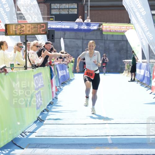 10.08.2025 - GEWOBA Citytriathlon Bremen H.Heesch http://msf.ph/oto/8556869 10.08.2025 14:38:16 Ziel 928 meine-sportfotos.de
