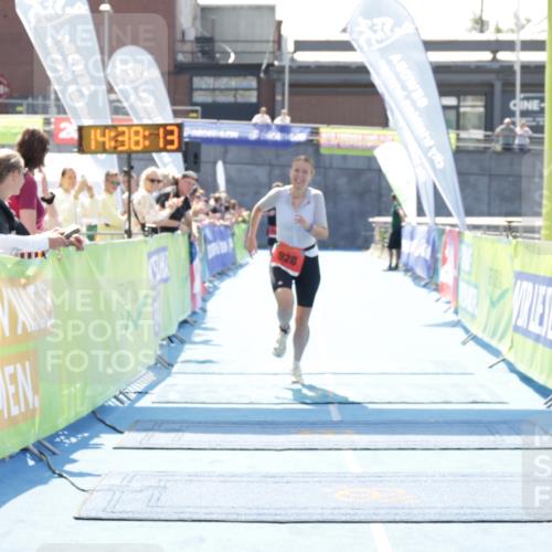 10.08.2025 - GEWOBA Citytriathlon Bremen H.Heesch http://msf.ph/oto/8556873 10.08.2025 14:38:17 Ziel 803, 928 meine-sportfotos.de