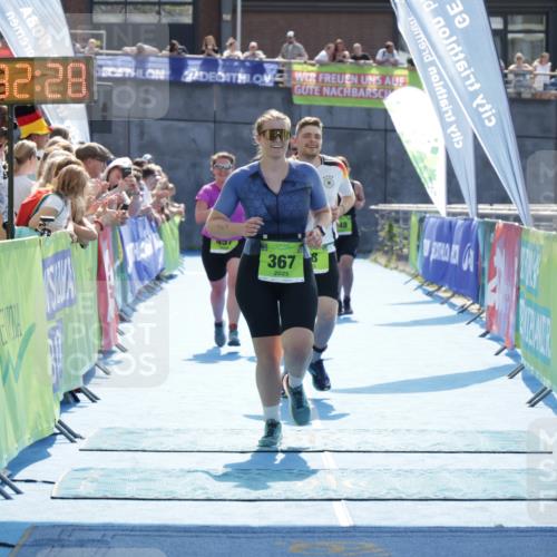 10.08.2025 - GEWOBA Citytriathlon Bremen H.Heesch http://msf.ph/oto/8556888 10.08.2025 15:32:32 Ziel 28, 189, 367, 448, 457 meine-sportfotos.de