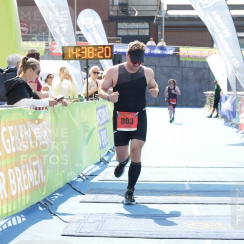 10.08.2025 - GEWOBA Citytriathlon Bremen H.Heesch http://msf.ph/oto/8556892 10.08.2025 14:38:24 Ziel 803, 843, 928 meine-sportfotos.de