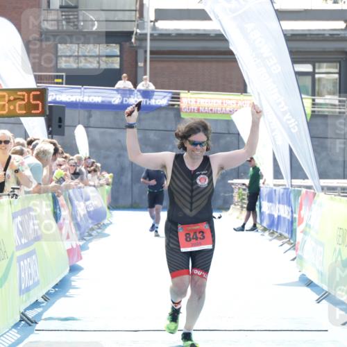 10.08.2025 - GEWOBA Citytriathlon Bremen H.Heesch http://msf.ph/oto/8556903 10.08.2025 14:38:29 Ziel 803, 843 meine-sportfotos.de