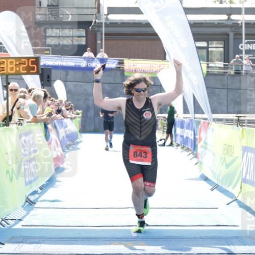 10.08.2025 - GEWOBA Citytriathlon Bremen H.Heesch http://msf.ph/oto/8556904 10.08.2025 14:38:29 Ziel 803, 843 meine-sportfotos.de