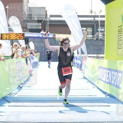 10.08.2025 - GEWOBA Citytriathlon Bremen H.Heesch http://msf.ph/oto/8556906 10.08.2025 14:38:29 Ziel 803, 843 meine-sportfotos.de