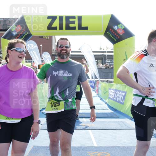 10.08.2025 - GEWOBA Citytriathlon Bremen H.Heesch http://msf.ph/oto/8556923 10.08.2025 15:32:38 Ziel 28, 189, 367, 448, 457 meine-sportfotos.de