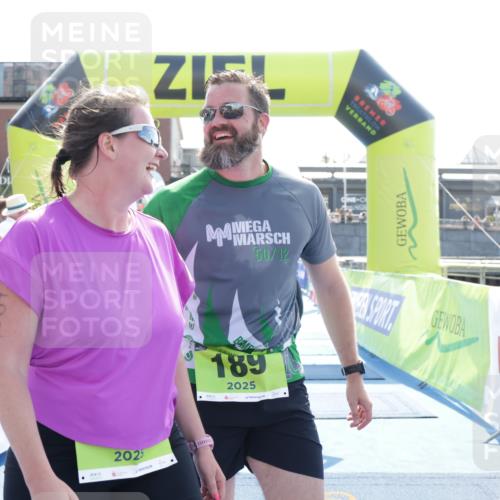 10.08.2025 - GEWOBA Citytriathlon Bremen H.Heesch http://msf.ph/oto/8556928 10.08.2025 15:32:39 Ziel 28, 189, 367, 448, 457 meine-sportfotos.de