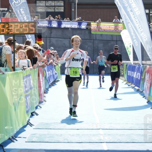 10.08.2025 - GEWOBA Citytriathlon Bremen H.Heesch http://msf.ph/oto/8556954 10.08.2025 15:32:59 Ziel 16, 54, 368, 385 meine-sportfotos.de