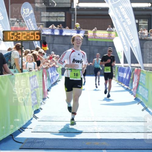 10.08.2025 - GEWOBA Citytriathlon Bremen H.Heesch http://msf.ph/oto/8556958 10.08.2025 15:33:00 Ziel 16, 54, 368, 385 meine-sportfotos.de
