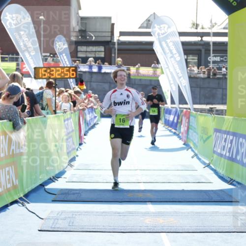 10.08.2025 - GEWOBA Citytriathlon Bremen H.Heesch http://msf.ph/oto/8556960 10.08.2025 15:33:00 Ziel 16, 54, 368, 385 meine-sportfotos.de