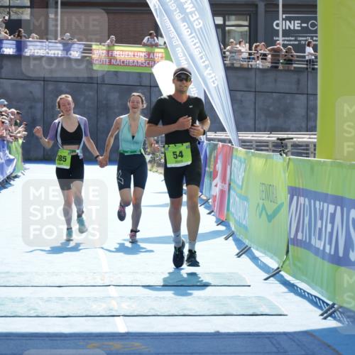 10.08.2025 - GEWOBA Citytriathlon Bremen H.Heesch http://msf.ph/oto/8556965 10.08.2025 15:33:02 Ziel 16, 54, 368, 385 meine-sportfotos.de