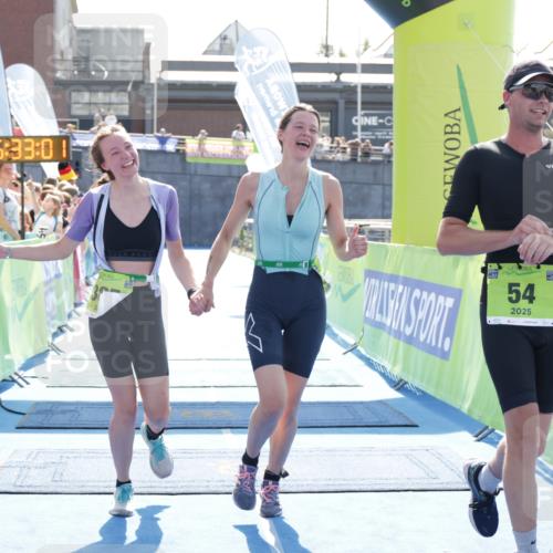 10.08.2025 - GEWOBA Citytriathlon Bremen H.Heesch http://msf.ph/oto/8556981 10.08.2025 15:33:05 Ziel 16, 54, 368, 385 meine-sportfotos.de
