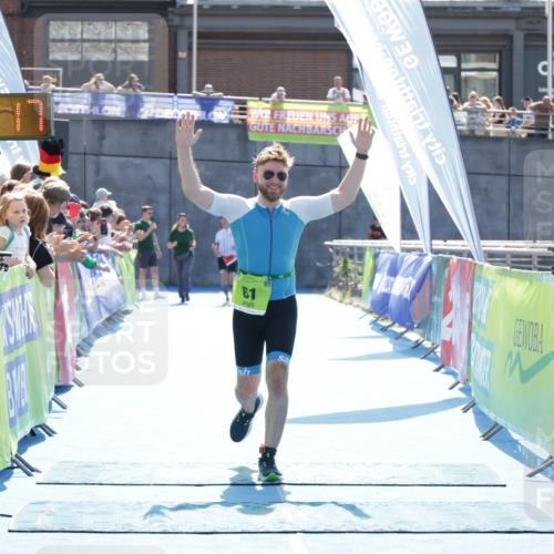 10.08.2025 - GEWOBA Citytriathlon Bremen H.Heesch http://msf.ph/oto/8556992 10.08.2025 15:33:21 Ziel 61 meine-sportfotos.de
