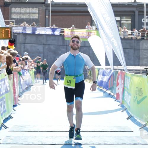 10.08.2025 - GEWOBA Citytriathlon Bremen H.Heesch http://msf.ph/oto/8556996 10.08.2025 15:33:21 Ziel 61 meine-sportfotos.de