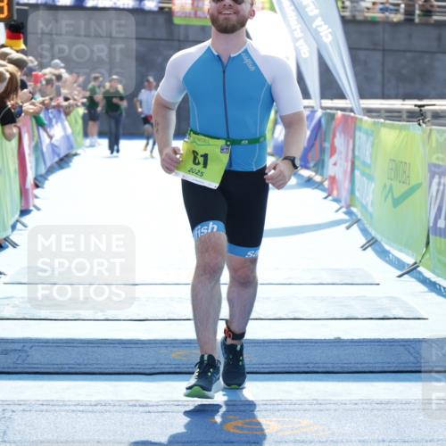 10.08.2025 - GEWOBA Citytriathlon Bremen H.Heesch http://msf.ph/oto/8557003 10.08.2025 15:33:22 Ziel 61 meine-sportfotos.de