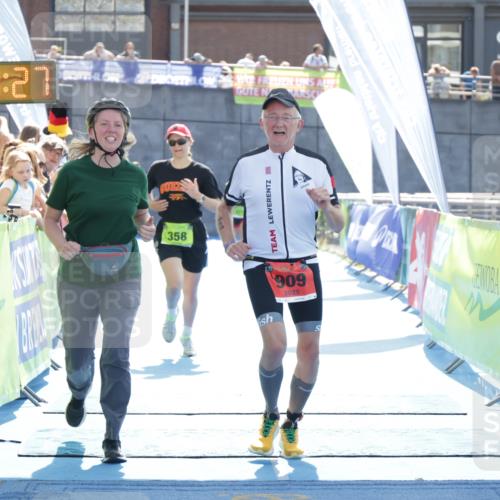 10.08.2025 - GEWOBA Citytriathlon Bremen H.Heesch http://msf.ph/oto/8557005 10.08.2025 15:33:31 Ziel 358, 909 meine-sportfotos.de