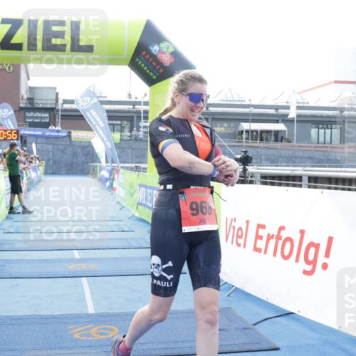 10.08.2025 - GEWOBA Citytriathlon Bremen H.Heesch http://msf.ph/oto/8557006 10.08.2025 14:41:00 Ziel 968 meine-sportfotos.de