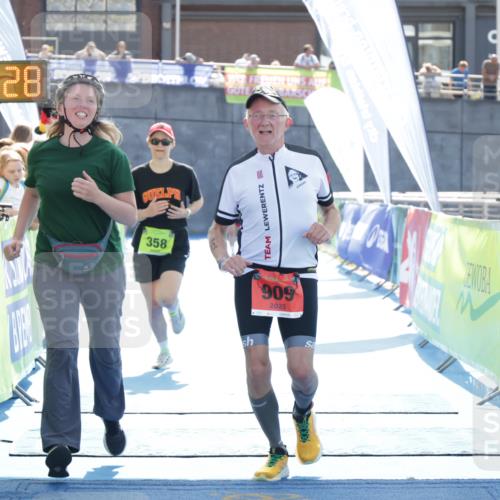 10.08.2025 - GEWOBA Citytriathlon Bremen H.Heesch http://msf.ph/oto/8557007 10.08.2025 15:33:32 Ziel 358, 909 meine-sportfotos.de