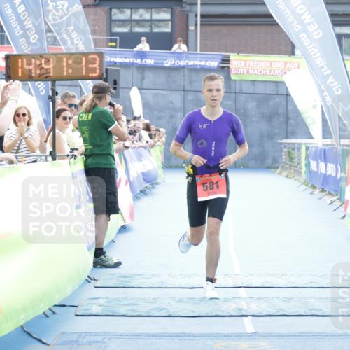 10.08.2025 - GEWOBA Citytriathlon Bremen H.Heesch http://msf.ph/oto/8557010 10.08.2025 14:41:17 Ziel 581 meine-sportfotos.de
