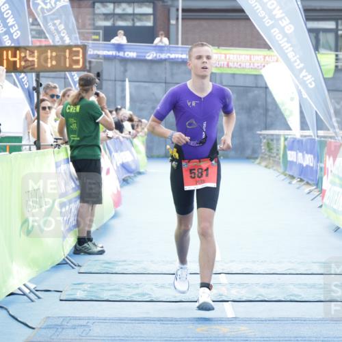 10.08.2025 - GEWOBA Citytriathlon Bremen H.Heesch http://msf.ph/oto/8557013 10.08.2025 14:41:17 Ziel 581 meine-sportfotos.de