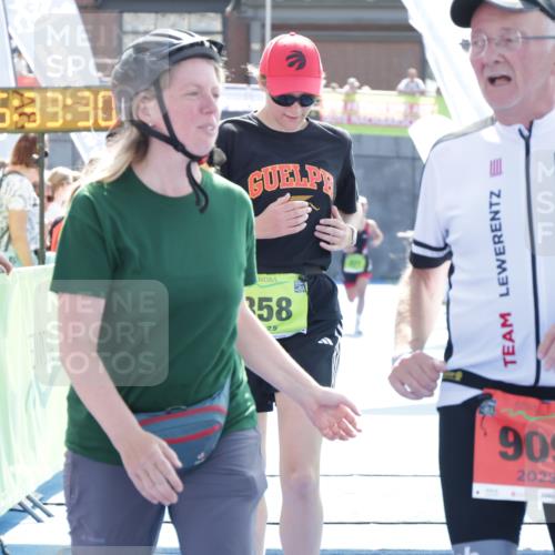 10.08.2025 - GEWOBA Citytriathlon Bremen H.Heesch http://msf.ph/oto/8557016 10.08.2025 15:33:34 Ziel 358, 909 meine-sportfotos.de