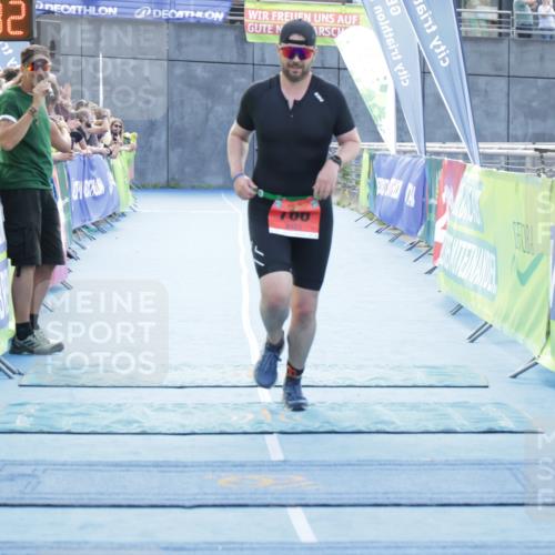 10.08.2025 - GEWOBA Citytriathlon Bremen H.Heesch http://msf.ph/oto/8557033 10.08.2025 14:41:36 Ziel 766 meine-sportfotos.de