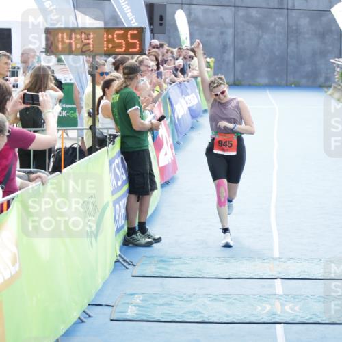 10.08.2025 - GEWOBA Citytriathlon Bremen H.Heesch http://msf.ph/oto/8557040 10.08.2025 14:41:58 Ziel 945 meine-sportfotos.de
