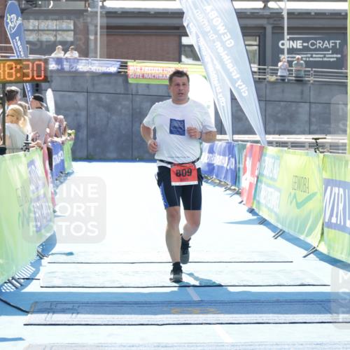 10.08.2025 - GEWOBA Citytriathlon Bremen H.Heesch http://msf.ph/oto/8557063 10.08.2025 14:48:33 Ziel 809 meine-sportfotos.de