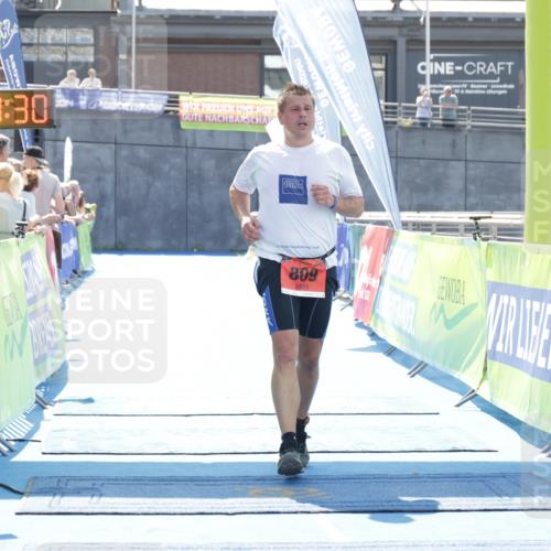 10.08.2025 - GEWOBA Citytriathlon Bremen H.Heesch http://msf.ph/oto/8557067 10.08.2025 14:48:34 Ziel 809 meine-sportfotos.de