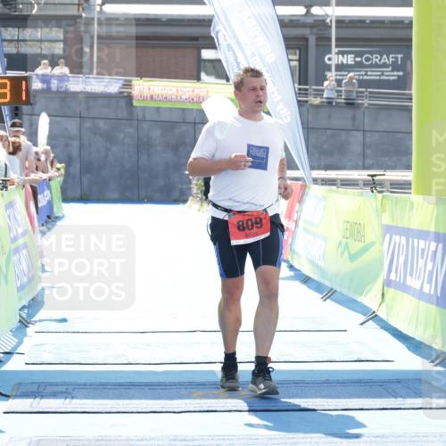 10.08.2025 - GEWOBA Citytriathlon Bremen H.Heesch http://msf.ph/oto/8557069 10.08.2025 14:48:34 Ziel 809 meine-sportfotos.de