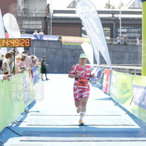 10.08.2025 - GEWOBA Citytriathlon Bremen H.Heesch http://msf.ph/oto/8557096 10.08.2025 14:49:32 Ziel 962 meine-sportfotos.de