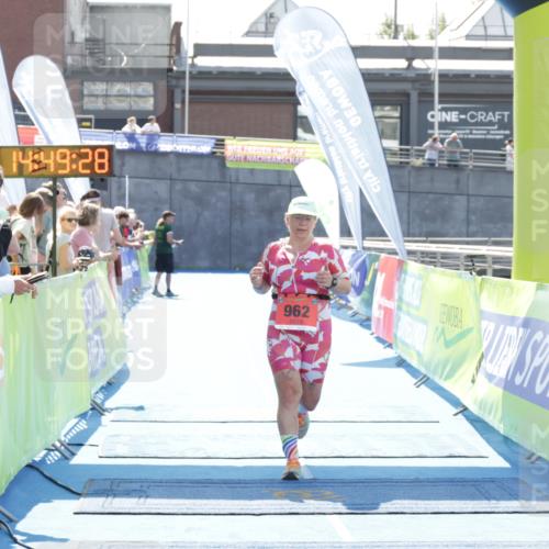 10.08.2025 - GEWOBA Citytriathlon Bremen H.Heesch http://msf.ph/oto/8557097 10.08.2025 14:49:32 Ziel 962 meine-sportfotos.de