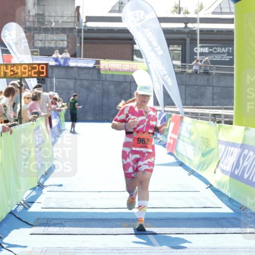 10.08.2025 - GEWOBA Citytriathlon Bremen H.Heesch http://msf.ph/oto/8557099 10.08.2025 14:49:32 Ziel 962 meine-sportfotos.de