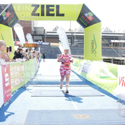 10.08.2025 - GEWOBA Citytriathlon Bremen H.Heesch http://msf.ph/oto/8557103 10.08.2025 14:49:33 Ziel 962 meine-sportfotos.de