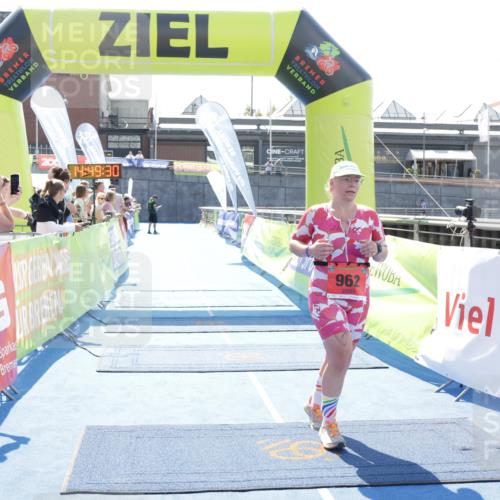 10.08.2025 - GEWOBA Citytriathlon Bremen H.Heesch http://msf.ph/oto/8557109 10.08.2025 14:49:34 Ziel 962 meine-sportfotos.de