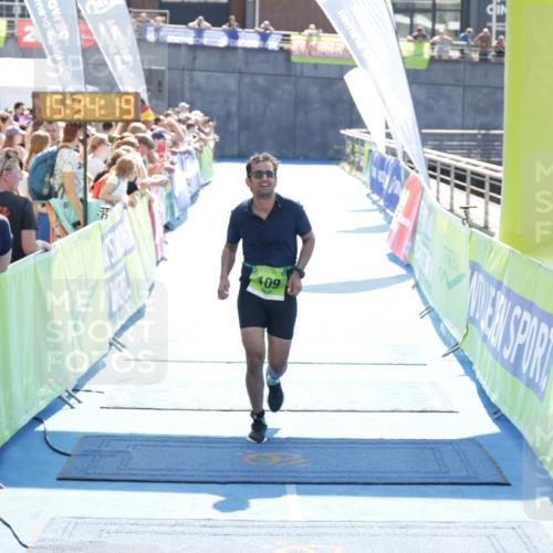 10.08.2025 - GEWOBA Citytriathlon Bremen H.Heesch http://msf.ph/oto/8557115 10.08.2025 15:34:23 Ziel 109 meine-sportfotos.de