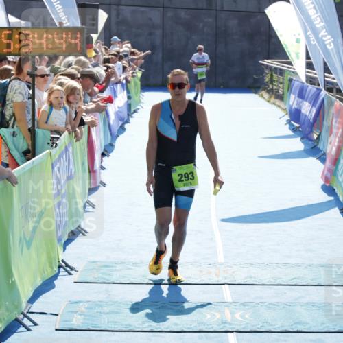 10.08.2025 - GEWOBA Citytriathlon Bremen H.Heesch http://msf.ph/oto/8557136 10.08.2025 15:34:48 Ziel 22, 293 meine-sportfotos.de