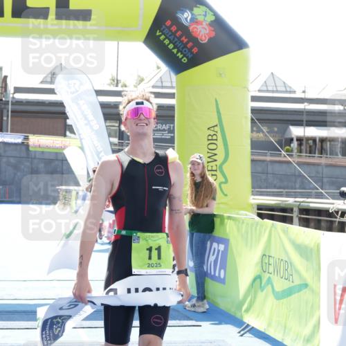 10.08.2025 - GEWOBA Citytriathlon Bremen H.Heesch http://msf.ph/oto/8557143 10.08.2025 14:50:13 Ziel 11 meine-sportfotos.de
