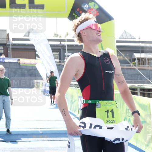 10.08.2025 - GEWOBA Citytriathlon Bremen H.Heesch http://msf.ph/oto/8557146 10.08.2025 14:50:14 Ziel 11 meine-sportfotos.de